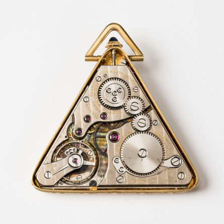 Gastspiel Uhrenmuseum Winterthur: «Drei Freimaureruhren aus dem Uhrenmuseum Beyer Zürich»; Goldene Freimaurer-Taschenuhr: Schwab & Brandt, Genf, um 1925, mit Original-Uhrenschachtel; Leihgabe: Uhrenmuseum Beyer Zürich