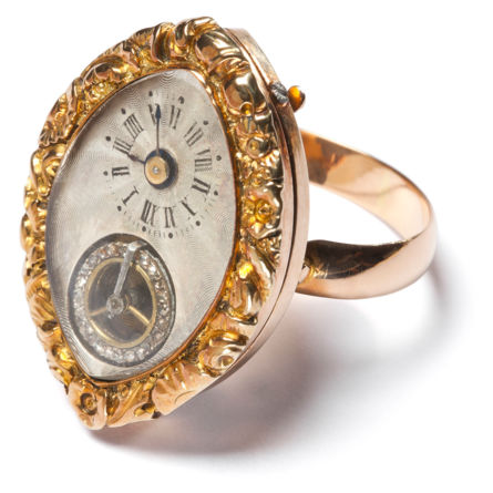 Öffentliche Führung im Uhrenmuseum Winterthur – Museum am Mittag vom 19.09.25 – «Von der Taschenuhr zur Armbanduhr». Goldene Ringuhr, Genf, um 1840. Sign.: Christope Giraud. Sammlung Konrad Kellenberger.