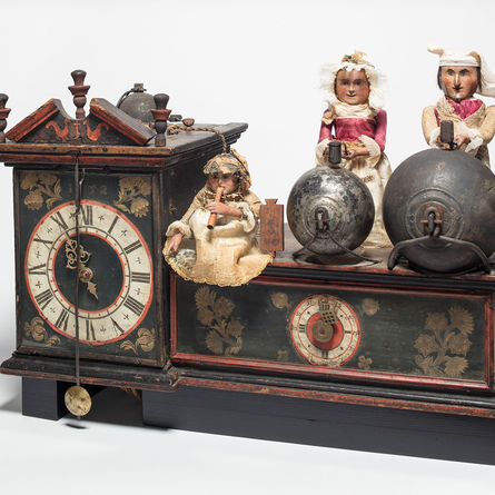 Holzräderuhr mit Figurenautomat, Neuenburg (verm. Val de Ruz), 1752. Uhrenmuseum Winterthur, Sammlungsausstellung Konrad Kellenberger.