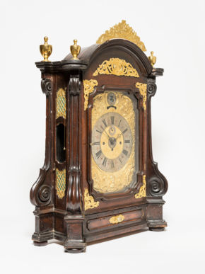 Logo Ausstellung Gastspiel: Altarförmige Stockuhr aus Zug