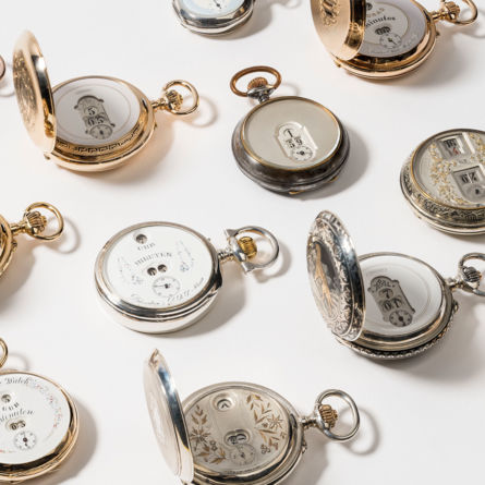 Öffentliche Führung im Uhrenmuseum Winterthur – Museum am Mittag vom 20.11.26 – «Die Anfänge der Digitaluhr – Zwölf Sprungziffernuhren aus der Sammlung Alex Kuhn» (Gastspiel). Leihgabe: Sammlung Alex Kuhn. Siehe auch Medienmaterial Gastspiel.
