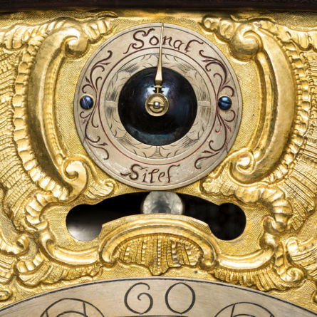 Gastspiel Uhrenmuseum Winterthur: «Altarförmige Stockuhr aus Zug», Zug, um 1730/40, Sign.: T. L. Brandenberg A Zug, Leihgabe: Privatbesitz