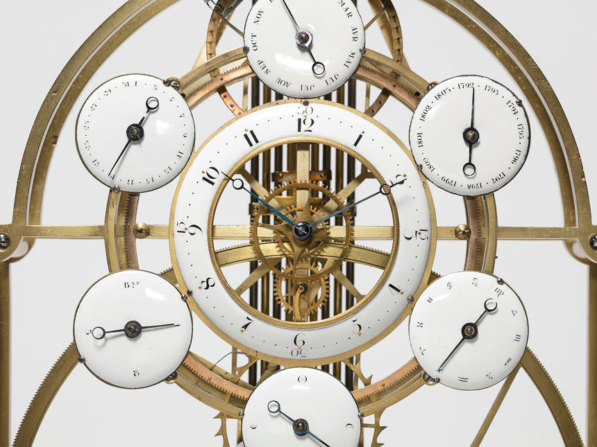 Logo Gastspiel: Kalendarische Präzisions-Tischuhr