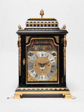 Logo Ausstellung Gastspiel: Bracket Clock mit Glockenspielwerk und Automatenszene «Theater»