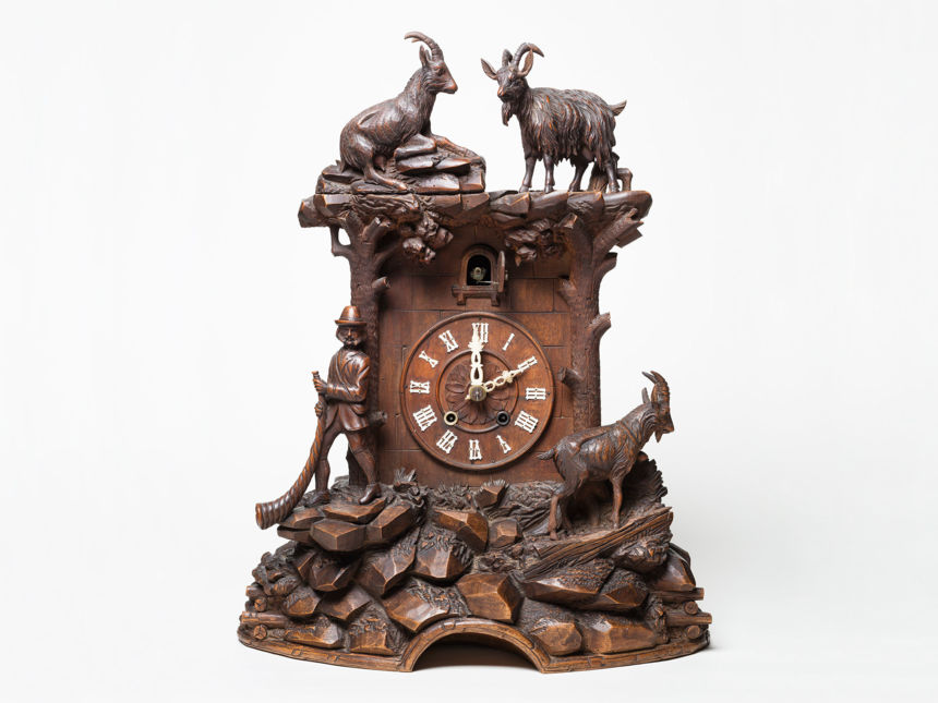 Tisch-Kuckucksuhr, geschnitzt