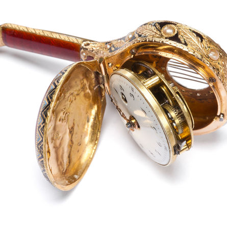 Gold-Emailuhr in Form einer Mandoline, Genf, um 1820. Uhrenmuseum Winterthur, Sammlungsausstellung Oscar Schwank.